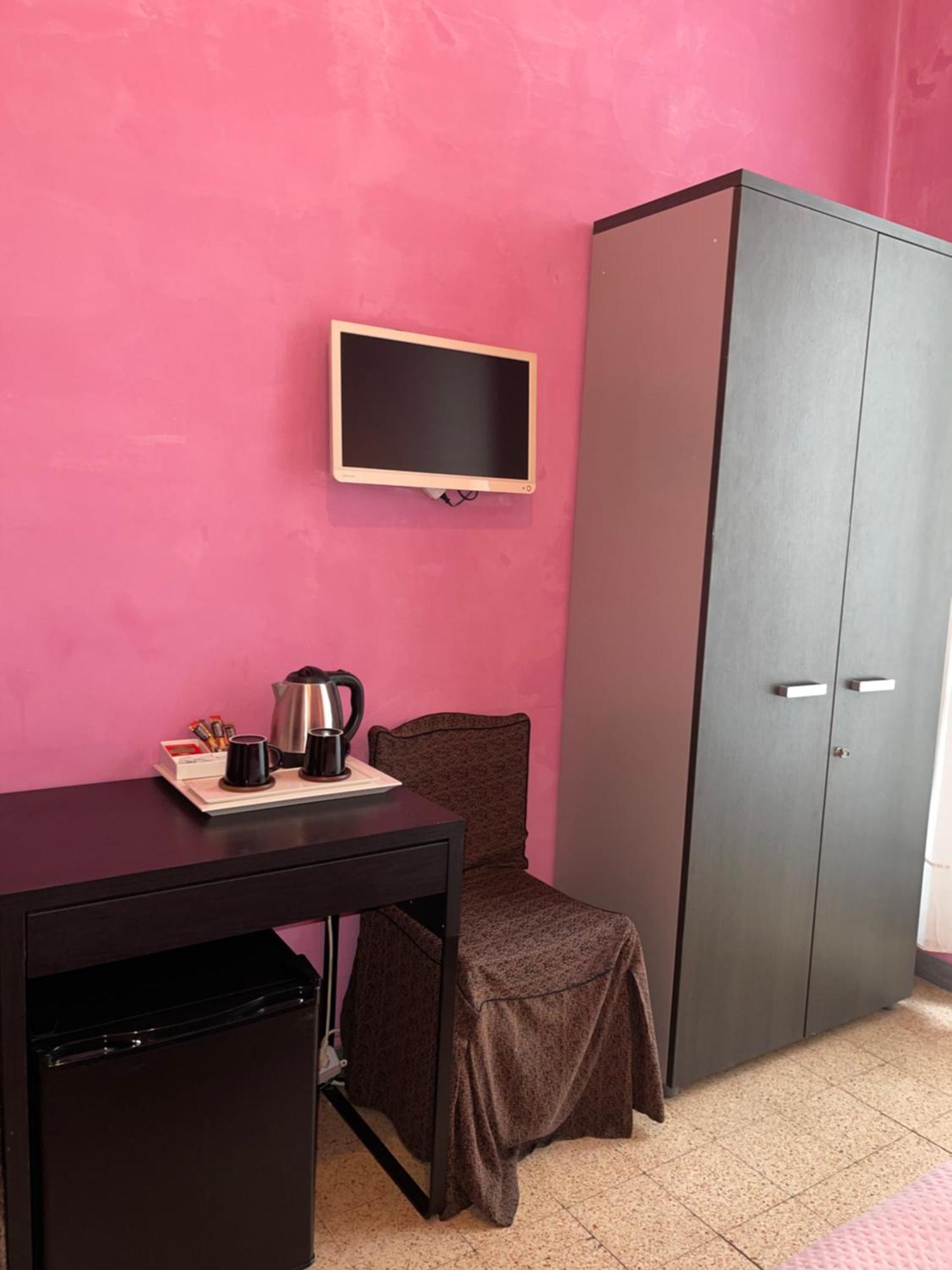 Guest House Meret Рим Екстериор снимка