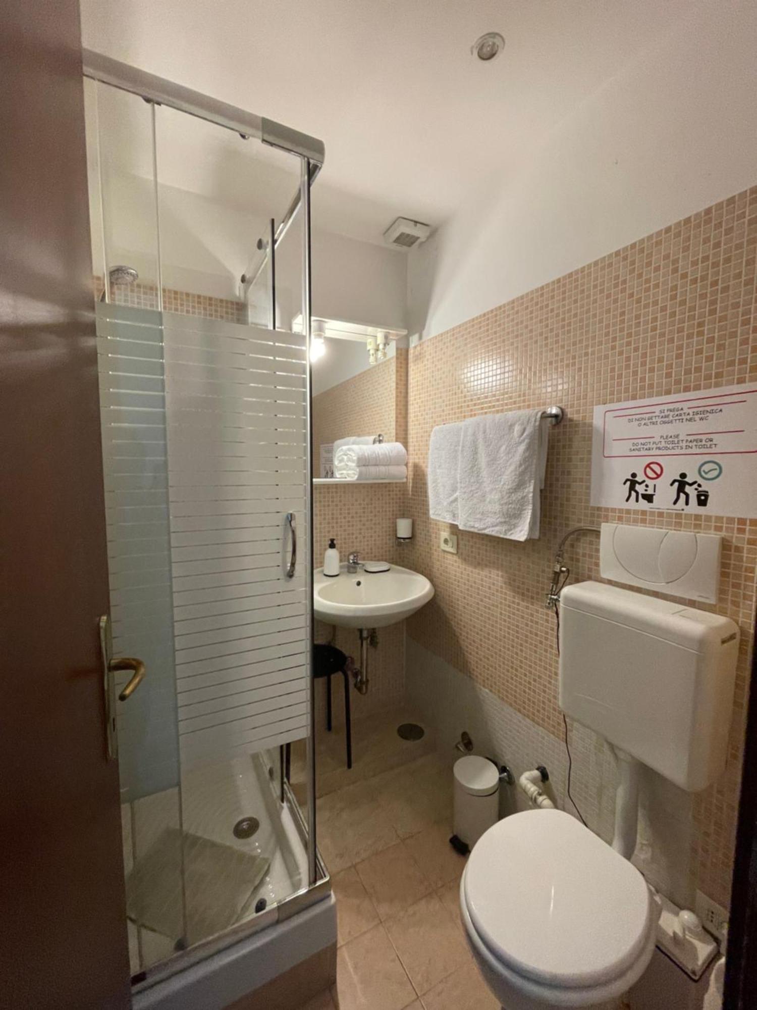 Guest House Meret Рим Екстериор снимка