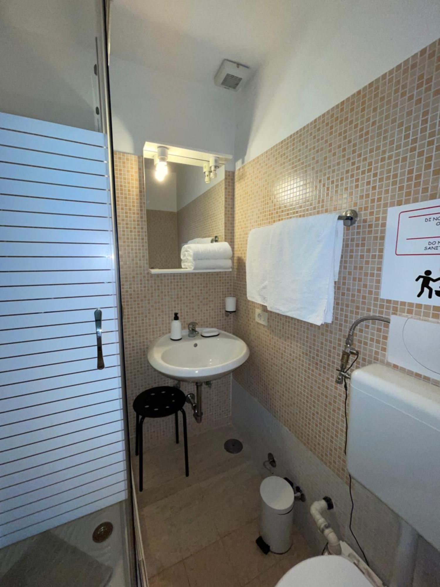 Guest House Meret Рим Екстериор снимка