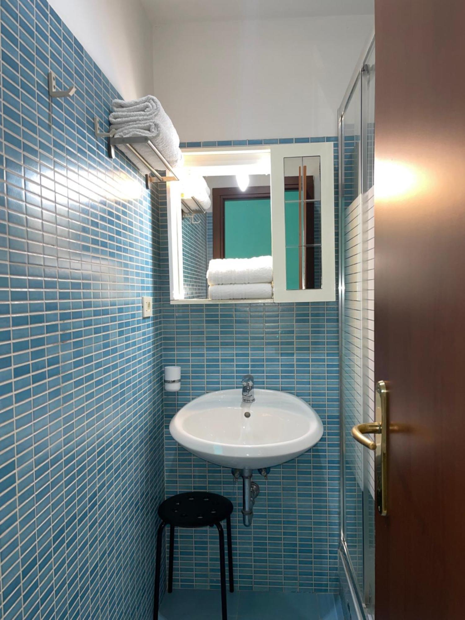 Guest House Meret Рим Екстериор снимка