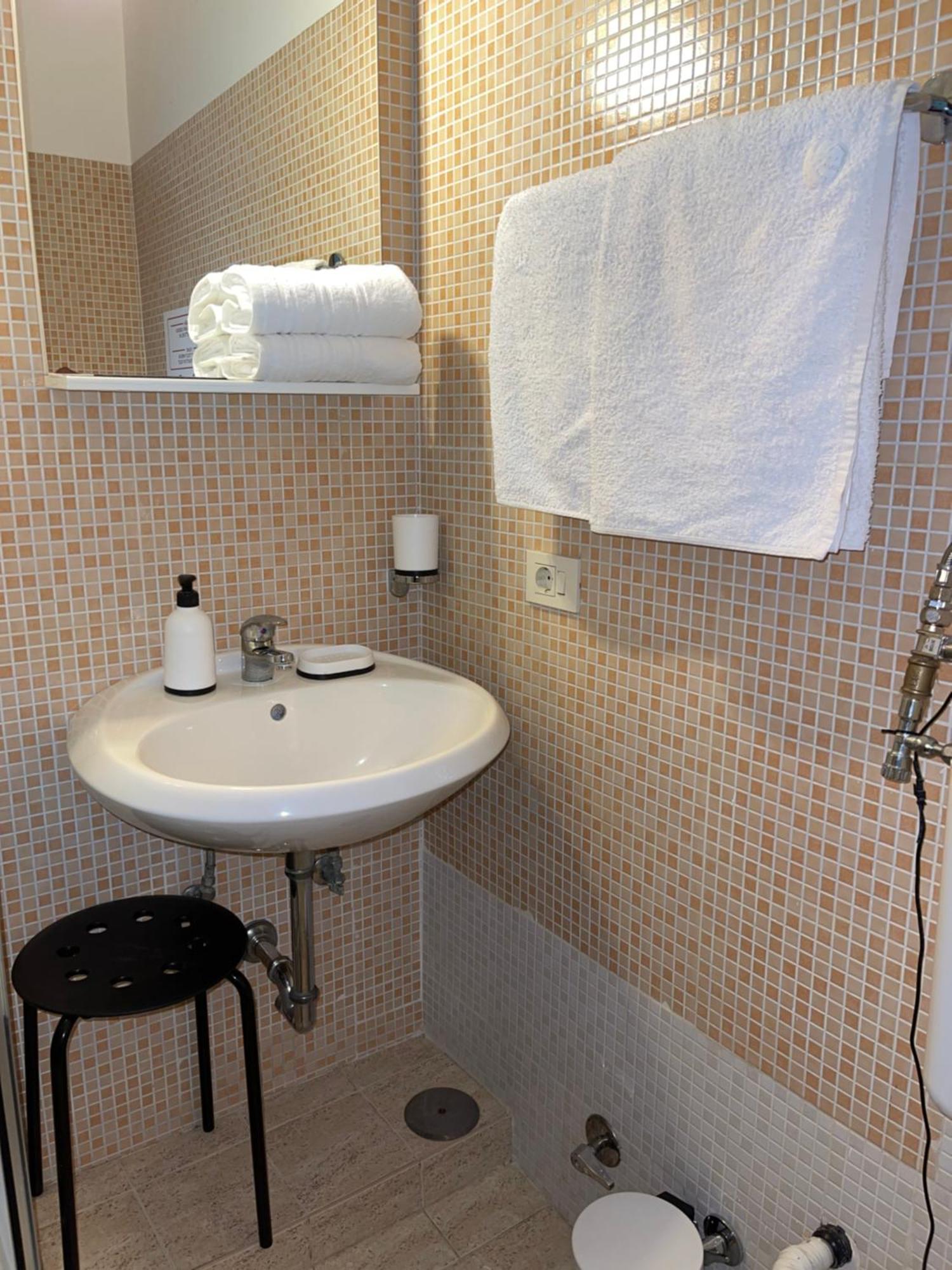 Guest House Meret Рим Екстериор снимка