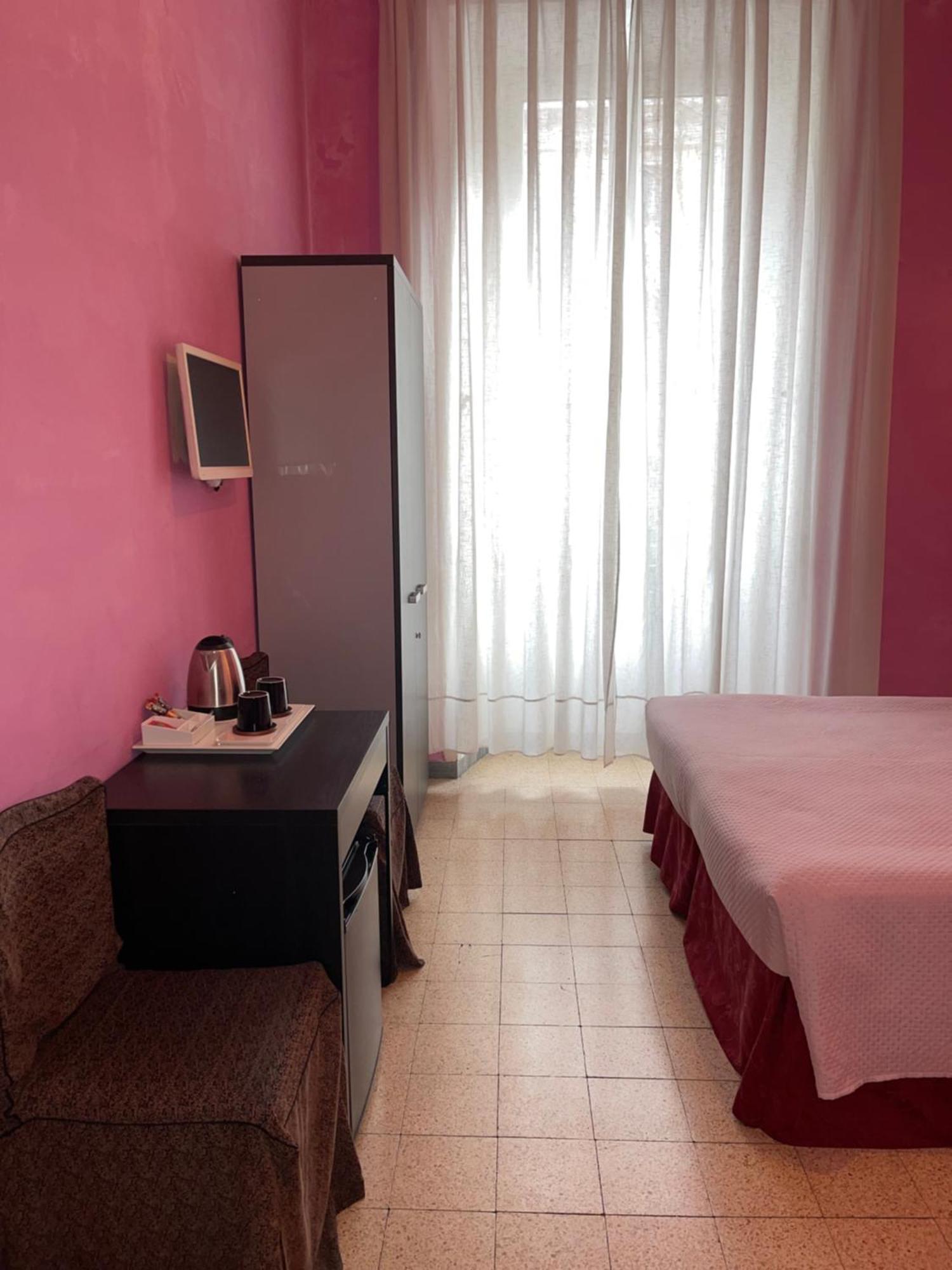 Guest House Meret Рим Екстериор снимка